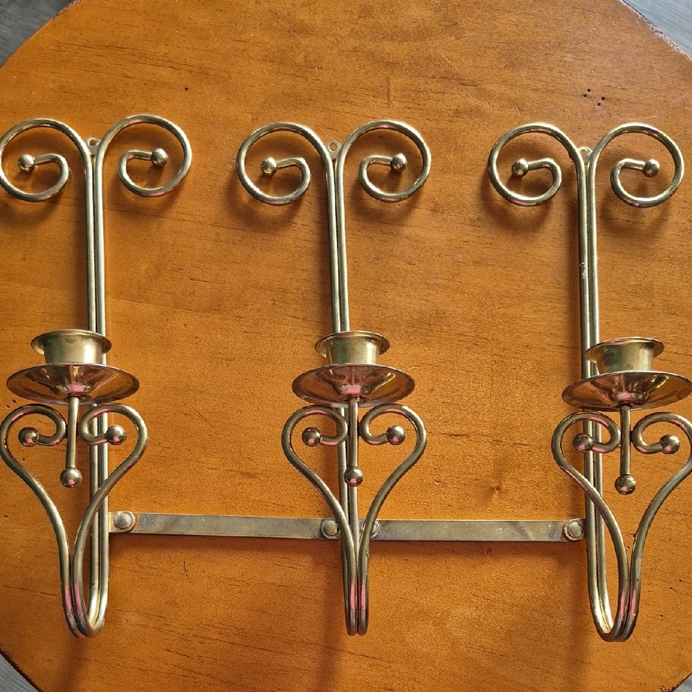 Vintage Homeco Elegant Brass Adjustable Arm Wall Sconce. GUC